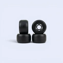 freeskates round wheels black